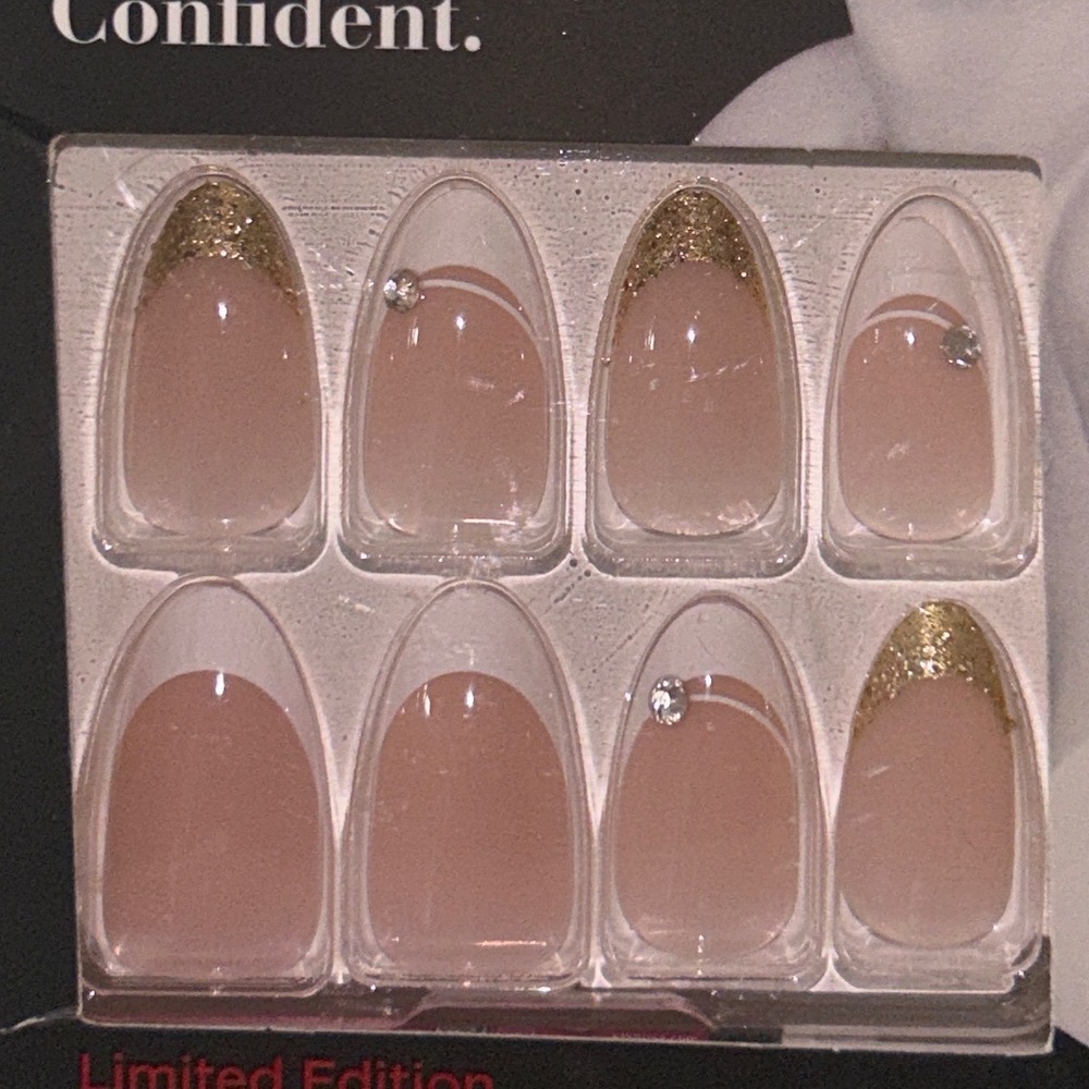 Kiss Limited Ed Marilyn Monroe Classy Glamorous Nails Medium Gold/White French